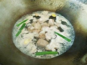 排骨焯水至水沸