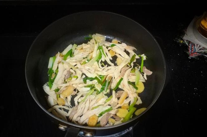姜葱炒鸡丝