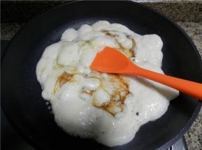 搅拌棉花糖至融化。