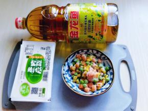 准备食材，什锦菜我超市买的袋装的，自己搭配也可以！