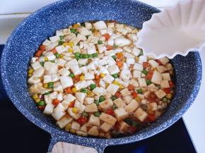 加入水淀粉勾芡。