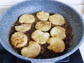 加入半小碗纯净水，大火收汤即可关火。