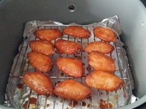 诱人的鸡翅中出锅了