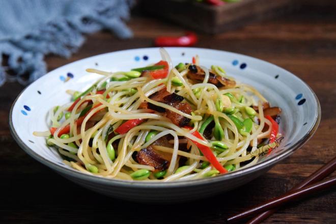 腊肉炒豆芽