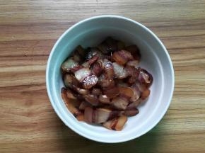 腊肉切薄片