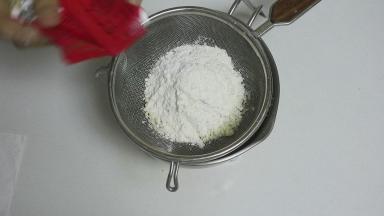 过筛加入所有粉类