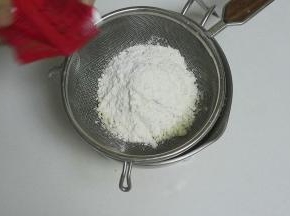 过筛加入所有粉类