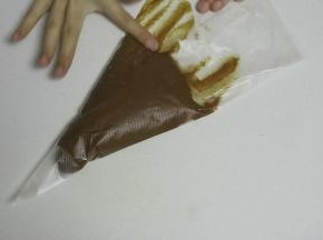 装入裱花袋