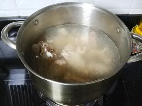 脊骨飞去