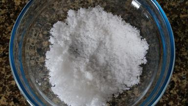 冷却的时候准备点细砂糖