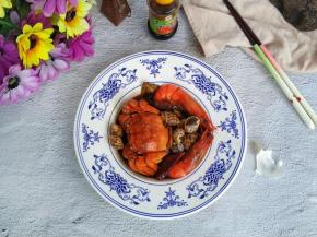 对着金黄的横断面猛吸了一口，冰冰的，鲜，清冽的酒香穿过喉咙，悠长，爽！这种感觉有点急促，却如同初吻，急促中有着无尽的美妙！只一口，就已入佳境