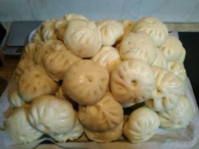 三斤面粉做了满满一盘，老公喜欢吃