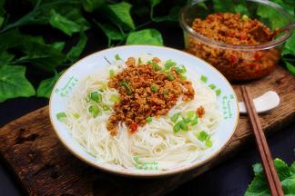 香辣好吃的拌面就好了