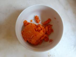 加少许水放入料理机打碎。