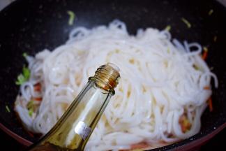 加入味极鲜酱油