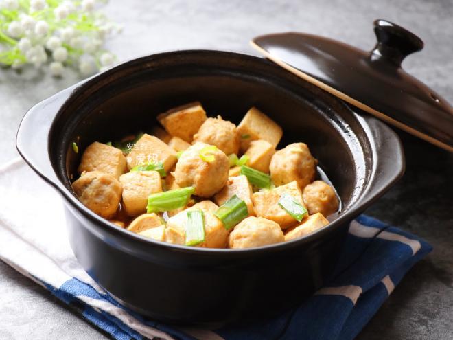 肉丸豆腐砂锅煲