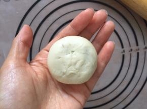 捏紧收口，放入烤盘
