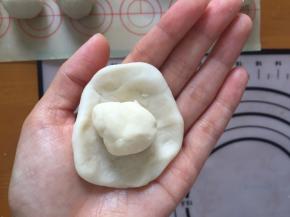 油皮把油酥包入