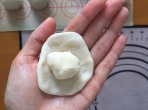 油皮把油酥包入