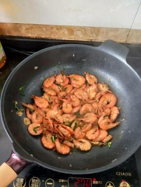 再次翻炒均匀即可。