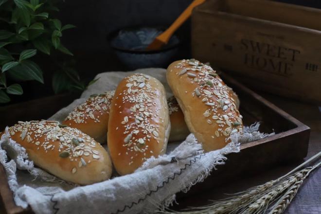 《黑麦坚果包》