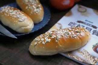 忍不住馋了一个，面包绵软醇香，麦香味浓，太好吃了！