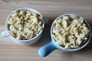 再铺上一层马苏里拉芝士；