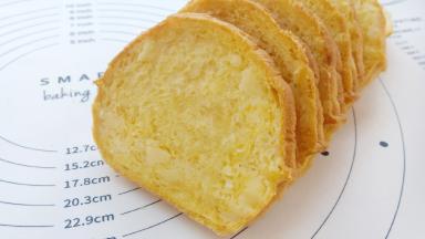 出炉脱模放凉就可以切片了。