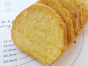 出炉脱模放凉就可以切片了。