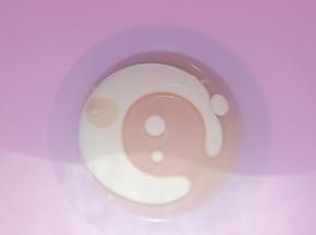 首先，加入玉米油和牛奶搅拌至乳化。