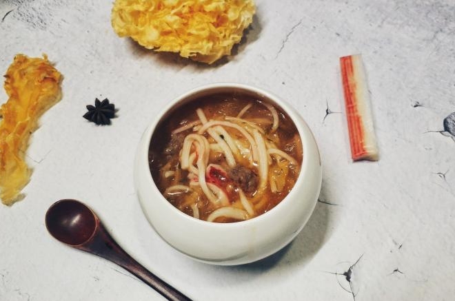 蟹黄鱼肚牛肉银耳羹