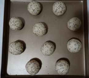 分成10份，滚圆。