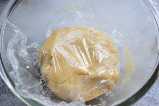 包保鲜膜，静置2小时