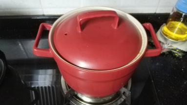 盖上盖子转中小火45分钟即可