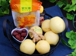 食材的准备：食材：秋梨、红枣、老姜、冰糖、蜂蜜。其中用黄晶冰糖比其他糖搭配更适合小火慢熬，更佳润燥滋养。