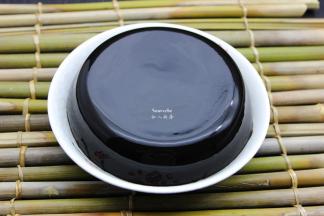 冷藏好的凉粉，倒扣脱模，切块，或自己喜欢的形状。把冰箱的西米露也取出，然后加白砂糖、椰浆一起拌均。椰浆建议也是冰的，口感更佳。