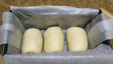 三个一组摆入模具中