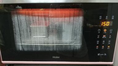 二次发酵好后盖上盖子，放入预热好的烤箱中下层上下管150度40分钟