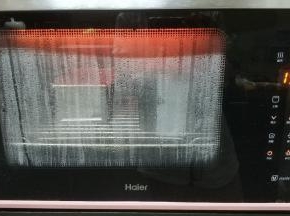 二次发酵好后盖上盖子，放入预热好的烤箱中下层上下管150度40分钟