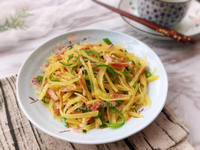 青椒培根炒土豆丝