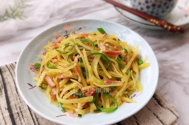 青椒培根炒土豆丝