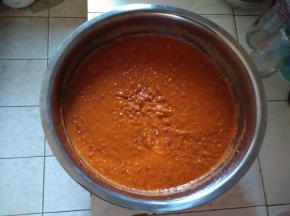 充分拌匀成辣椒酱备用。