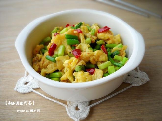 剁椒蒜薹炒鸡蛋