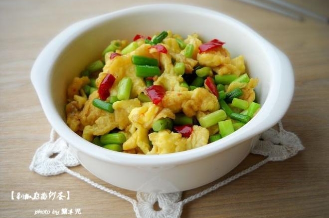 剁椒蒜薹炒鸡蛋