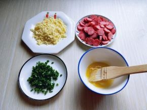 准备好馅料及全蛋液。