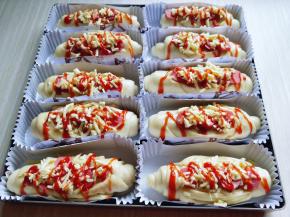 再挤上番茄酱，（你喜欢的酱都可以）