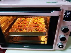 再次入烤箱中层，175度烤12-18分钟，注意观察颜色。（烤箱时间及温度仅供参考，因为每台烤箱性能不同）