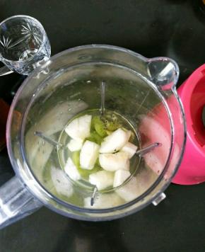 再加入凉白开。