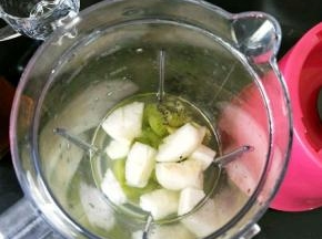 再加入凉白开。