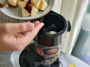 再放适量苹果